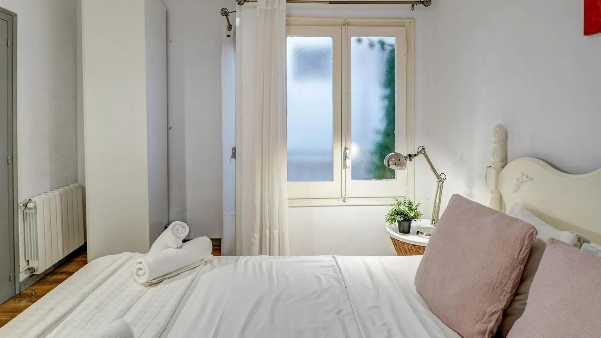Espalter White By Hello Homes Sitges